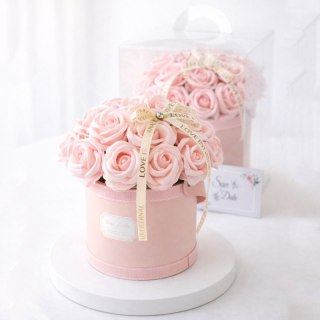 Flower box, bukiet zapachowych kwiatów mydlanych w pudełku 21szt. 19x16cm BUK08R