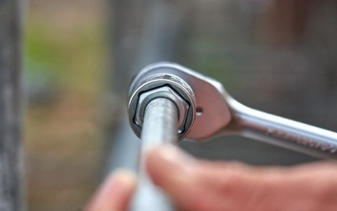 ZESTAW Z GRZECHOTKAMI 1/4 I 1/2 + AKCESORIA 81SZT STANLEY