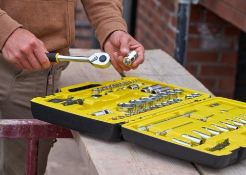 ZESTAW Z GRZECHOTKAMI 1/4 I 1/2 + AKCESORIA 81SZT STANLEY