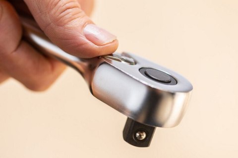 ZESTAW Z GRZECHOTKAMI 1/4 I 1/2 + AKCESORIA 81SZT STANLEY