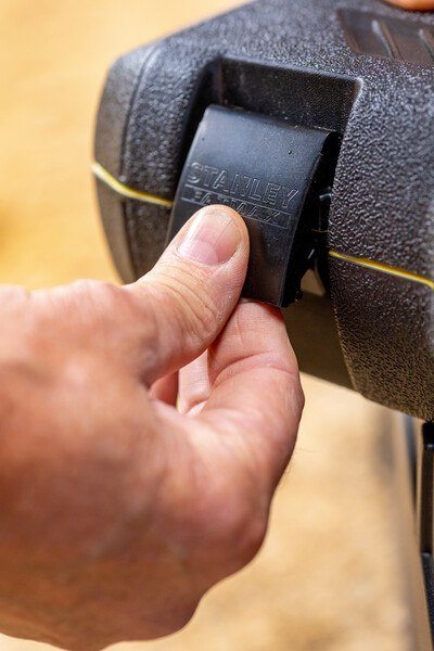 ZESTAW Z GRZECHOTKAMI 1/4 I 1/2 + AKCESORIA 81SZT STANLEY