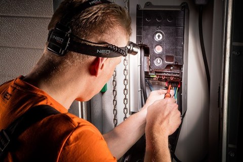 LATARKA CZOŁOWA 2501 LUM ZOOM CREE XPE 3XAAA NEO