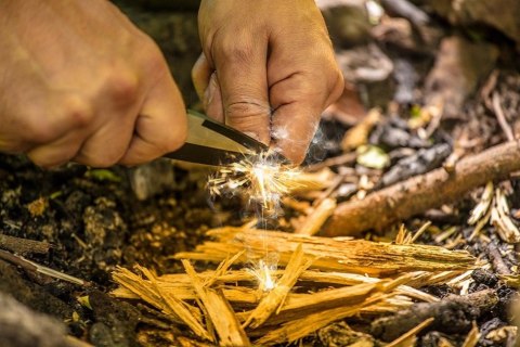 NÓŻ TAKTYCZNY FULL-TANG 20CM. + KRZESIWO NEO