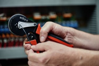 ZACISKARKA AUTOMATYCZNA DO TULEJEK KABLOWYCH WIHA