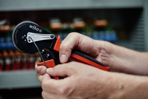 ZACISKARKA AUTOMATYCZNA DO TULEJEK KABLOWYCH WIHA