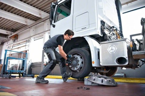 KLUCZ UDAROWY AKUMULATOROWY 1/2' GDS 18V-1000 2*5.0AH BOSCH