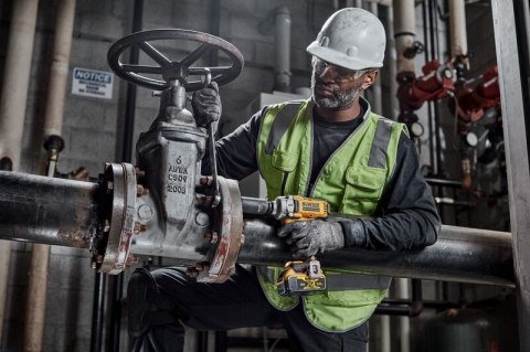 AKUMULATOROWY KLUCZ UDAROWY 1/2' XR 18V 2*5.0 AH 812 NM DEWALT