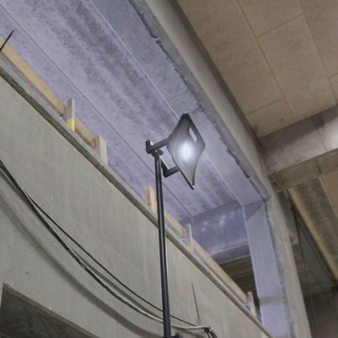 NAŚWIETLACZ NOVA 4K + STATYW TRIPOD 2M UN