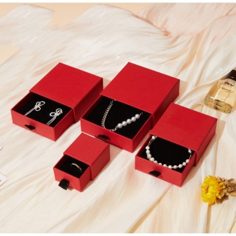 PUDEŁKO OZDOBNE NA BIŻUTERIĘ, bransoletkę 8,5 x 8,5 x 3,5 cm PDOZ12CZE