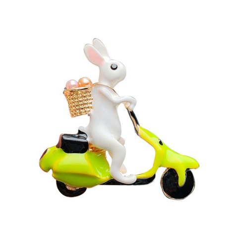 Broszka ozdobna króliczek z jajeczkami na skuterze BZ193