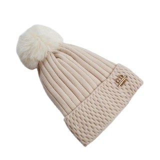 Czapka zimowa dzianinowa z pomponem i naszywką, kremowa CZ33WZ1