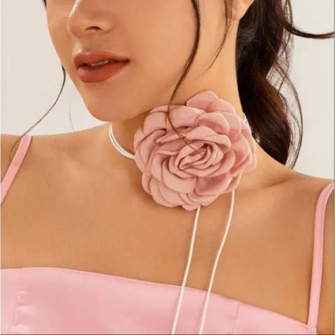 Naszyjnik choker XL ozdobny kwiat na szyję róża na rzemyku elegancka pudrowa N761R