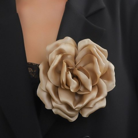 Broszka ozdobna, efektowna kwiat 12 x 12 cm kremowy BZ187