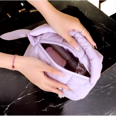 Kosmetyczka damska pikowana kuferek z rączką 18,5 x 12,5 x 13 cm KS140FIO