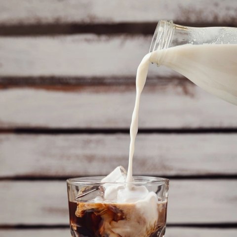 Butelka na Mleko ORION Szklana 1 L z Zakrętką do Napojów Soku