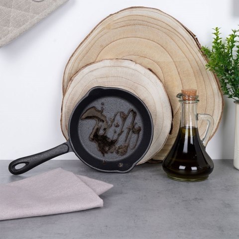 Żeliwna Okrągła Patelnia do Wylewania na Gaz ORION 16 cm