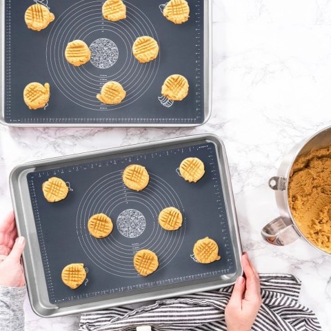 Stolnica Silikonowa Mata do Pieczenia Antypoślizgowa 64 x 45 cm VILDE